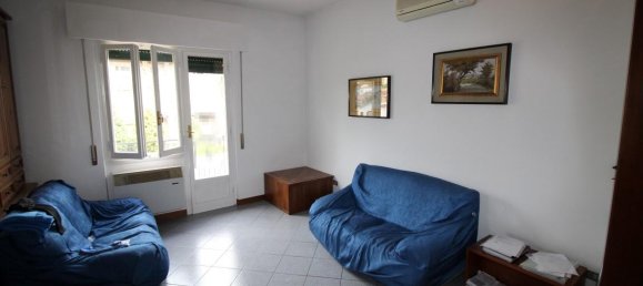 5 rooms Apartment in Montevarchi, Italy No. 236623 2