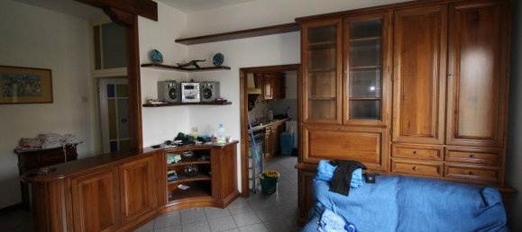 5 rooms Apartment in Montevarchi, Italy No. 236623 4