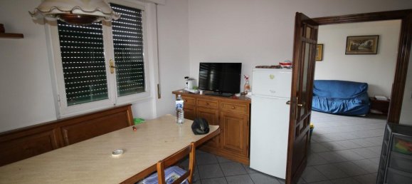 5 rooms Apartment in Montevarchi, Italy No. 236623 7