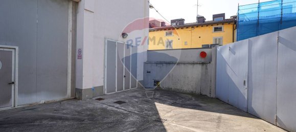 10 rooms Commercial property in Bergamo, Italy No. 309128 4