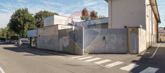 10 rooms Commercial property in Bergamo, Italy No. 309128 3