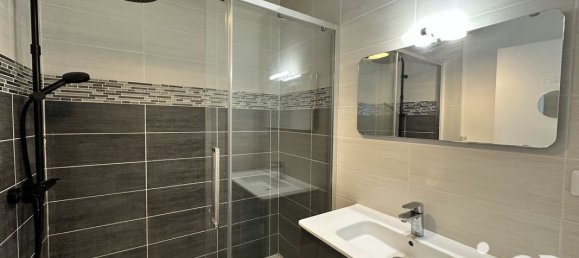 2 bedrooms House in Joue-les-Tours, France No. 73374 43