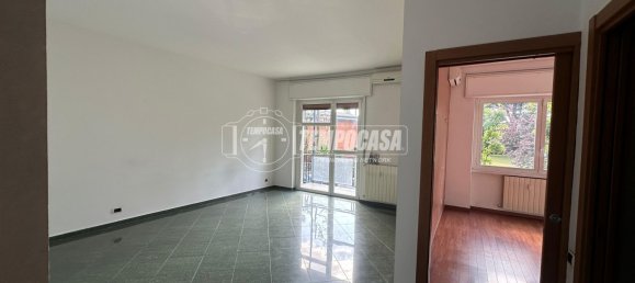 1 bedroom Apartment in Lainate, Italy No. 122325 6
