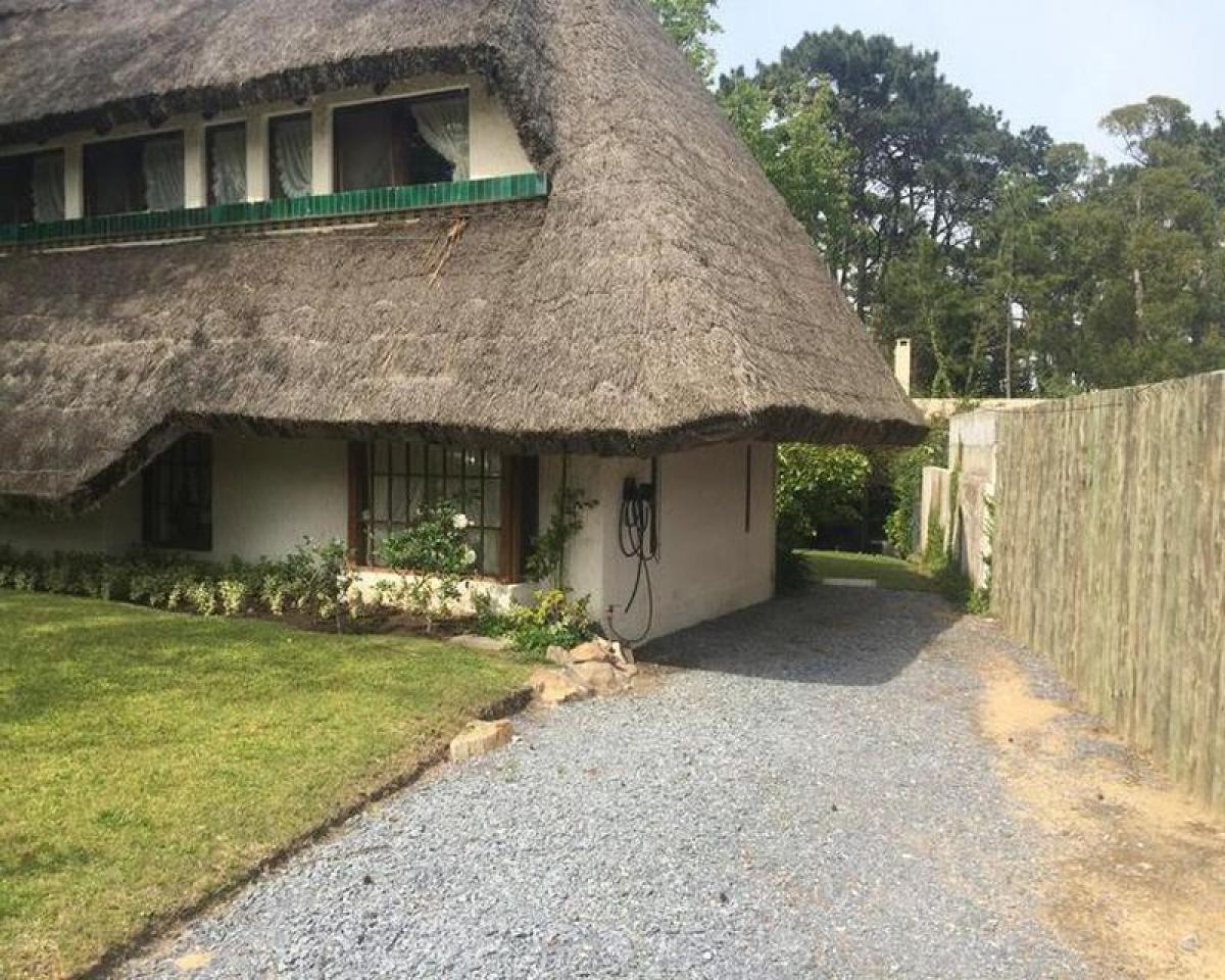 3 bedrooms House in Maldonado, Uruguay No. 10739