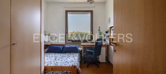 4 bedrooms Villa in Ranco, Italy No. 131610 7