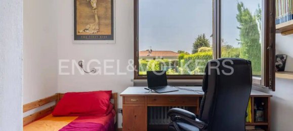 4 bedrooms Villa in Ranco, Italy No. 131610 10