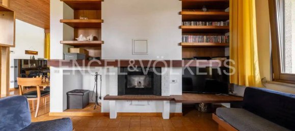 4 bedrooms Villa in Ranco, Italy No. 131610 5