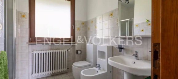4 bedrooms Villa in Ranco, Italy No. 131610 11