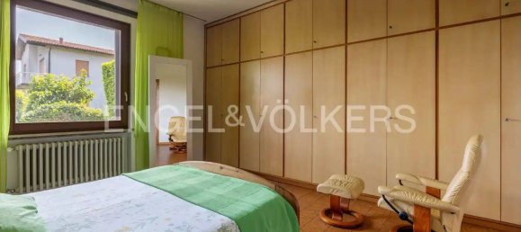 4 bedrooms Villa in Ranco, Italy No. 131610 12