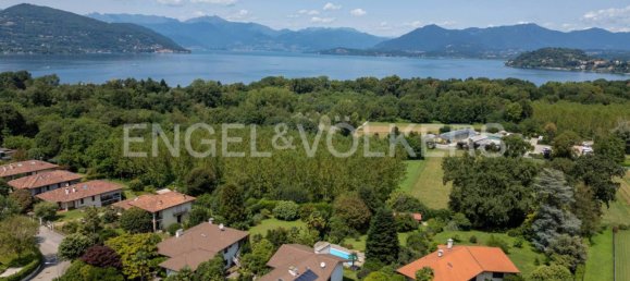 4 bedrooms Villa in Ranco, Italy No. 131610 27