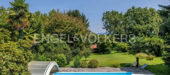 4 bedrooms Villa in Ranco, Italy No. 131610 19