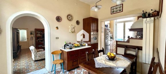 4 bedrooms Apartment in Portici, Italy No. 18149 6