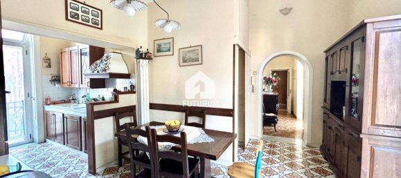 4 bedrooms Apartment in Portici, Italy No. 18149 2