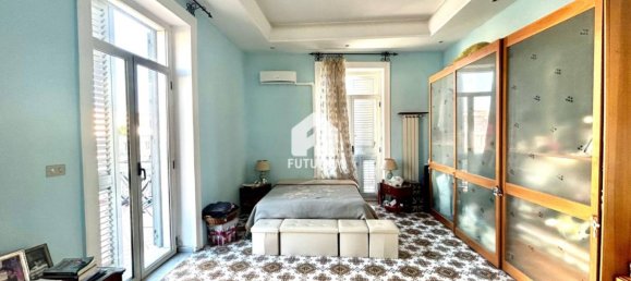 4 bedrooms Apartment in Portici, Italy No. 18149 16