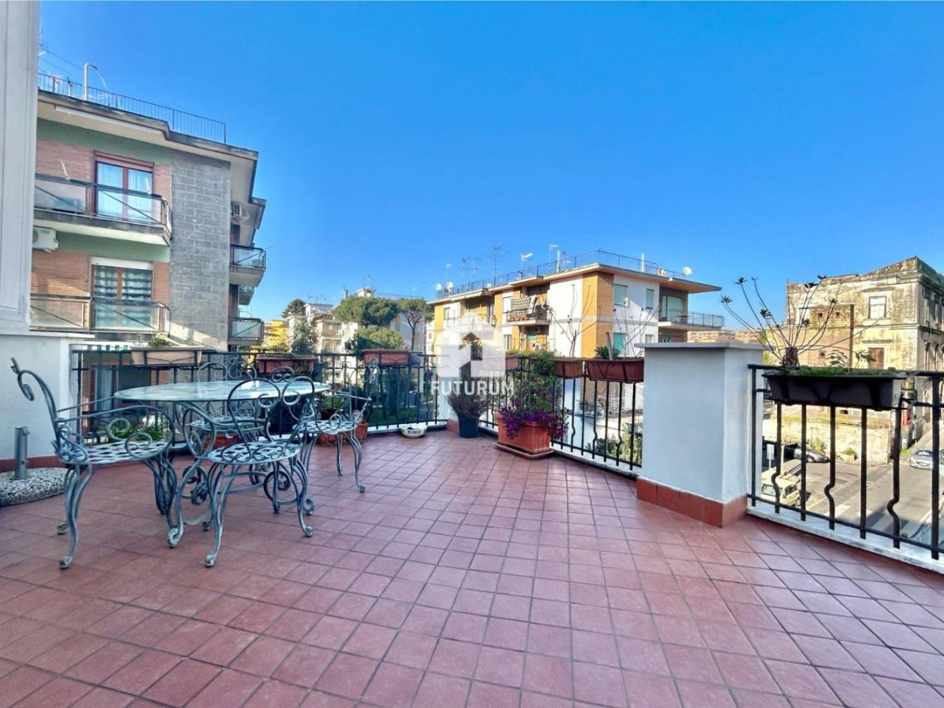 4 bedrooms Apartment in Portici, Italy No. 18149