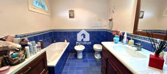 4 bedrooms Apartment in Portici, Italy No. 18149 29