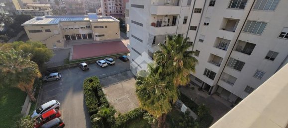 Квартира с 2 спальнями в Реджо Калабрия, Италия № 197556 10