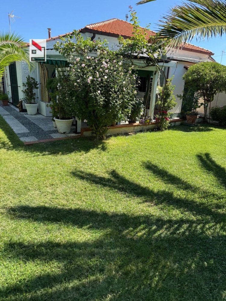 4 rooms House in Senigallia, Italy No. 284974