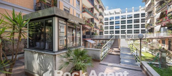 3 bedrooms Apartment in Rome, Italy No. 296733 21