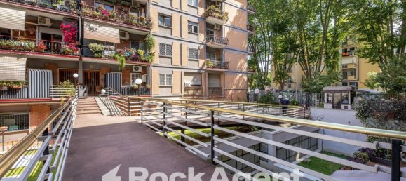 3 bedrooms Apartment in Rome, Italy No. 296733 24