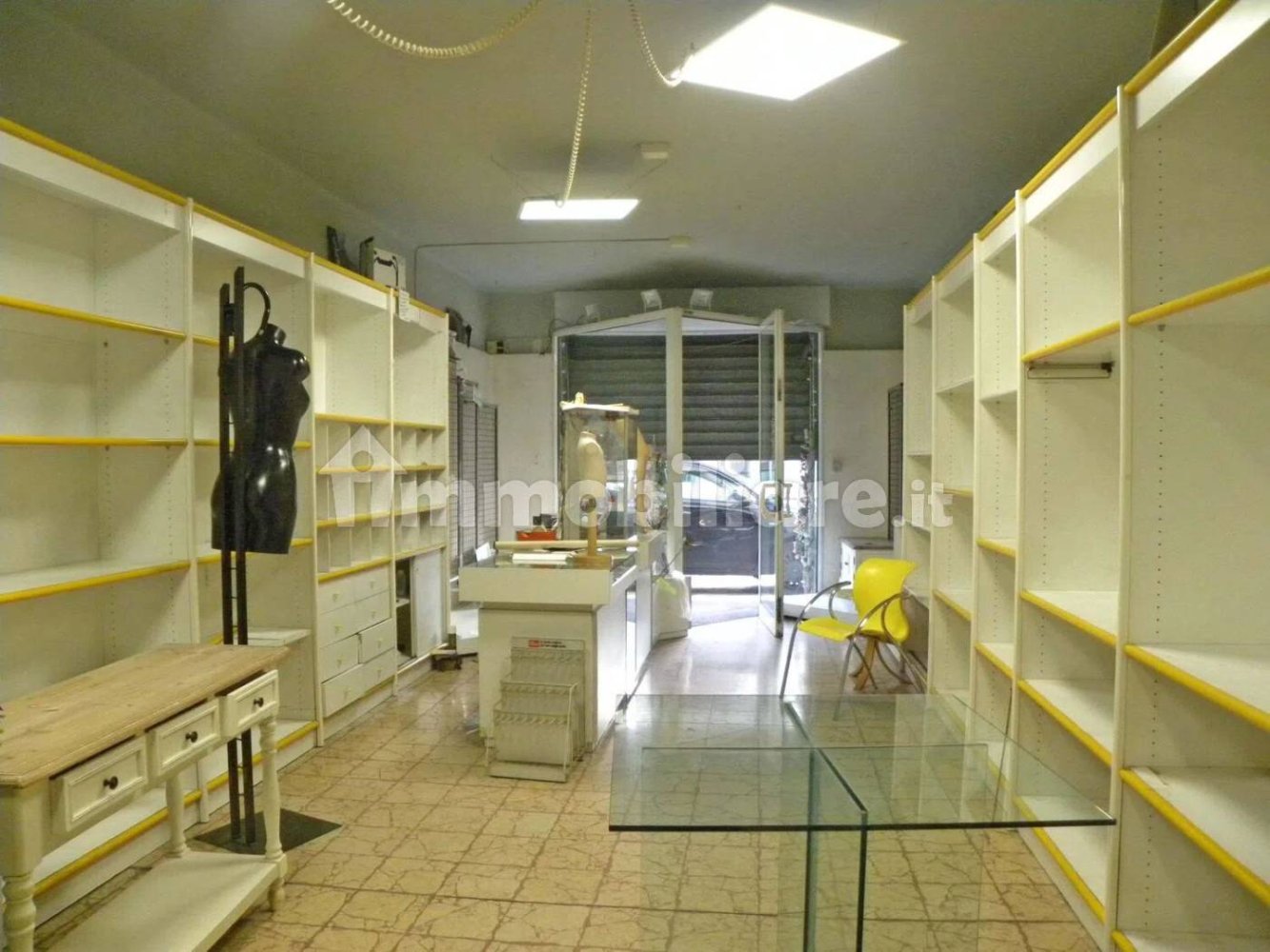 3-Zimmer Gewerbliche Immobilie in Lucca, Italy, Nr. 332130