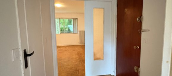 1 bedroom Apartment in Poissy, France No. 348009 10