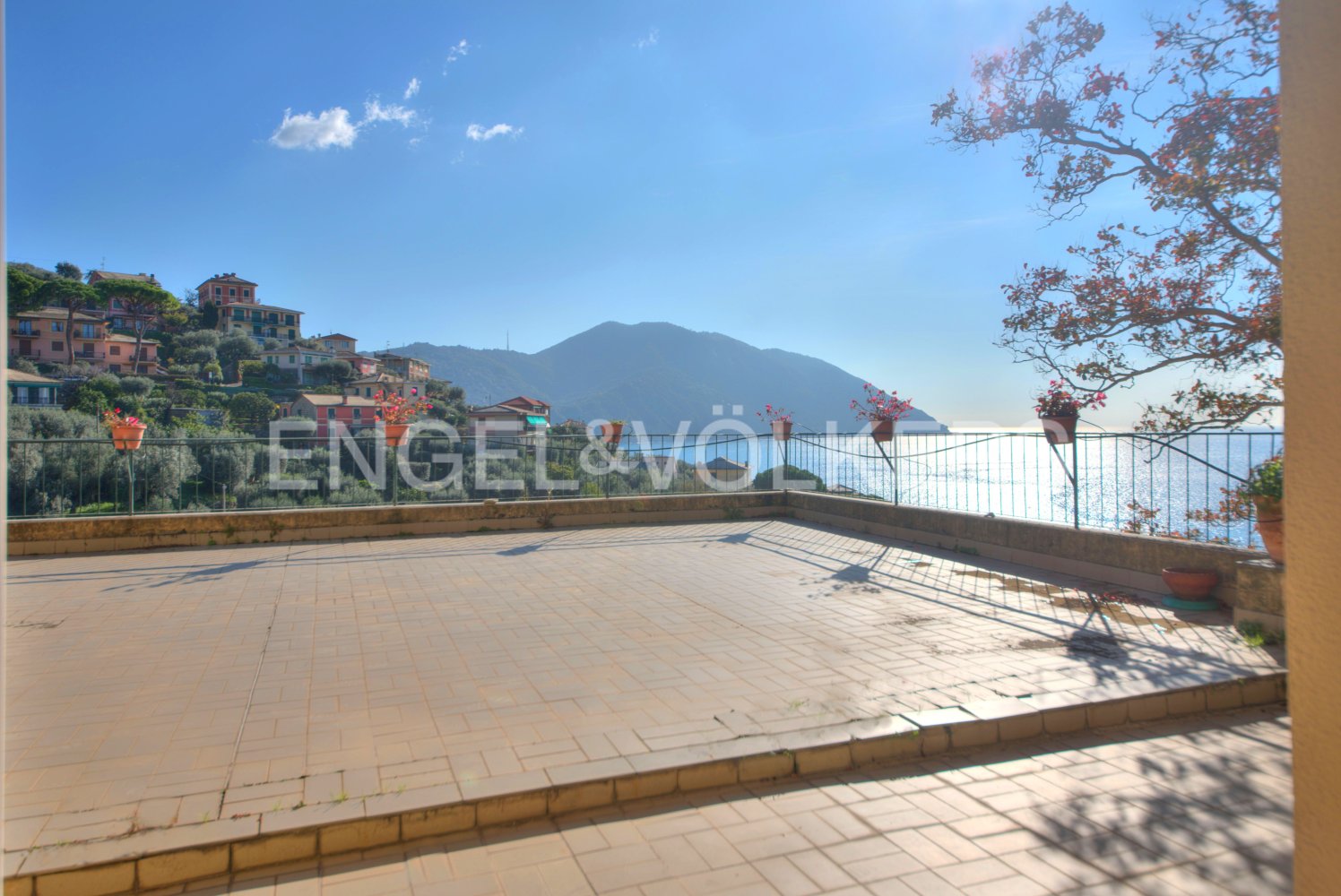 4 bedrooms Villa in Recco, Italy No. 125916