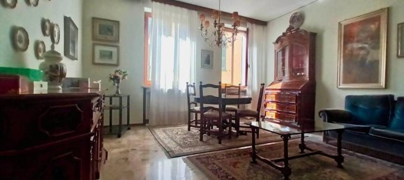 7-salle Appartement à Crema, Italy No. 82685 6