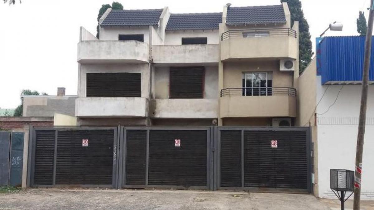 Casa de 3 dormitorios en Hurlingham, Argentina No. 60183