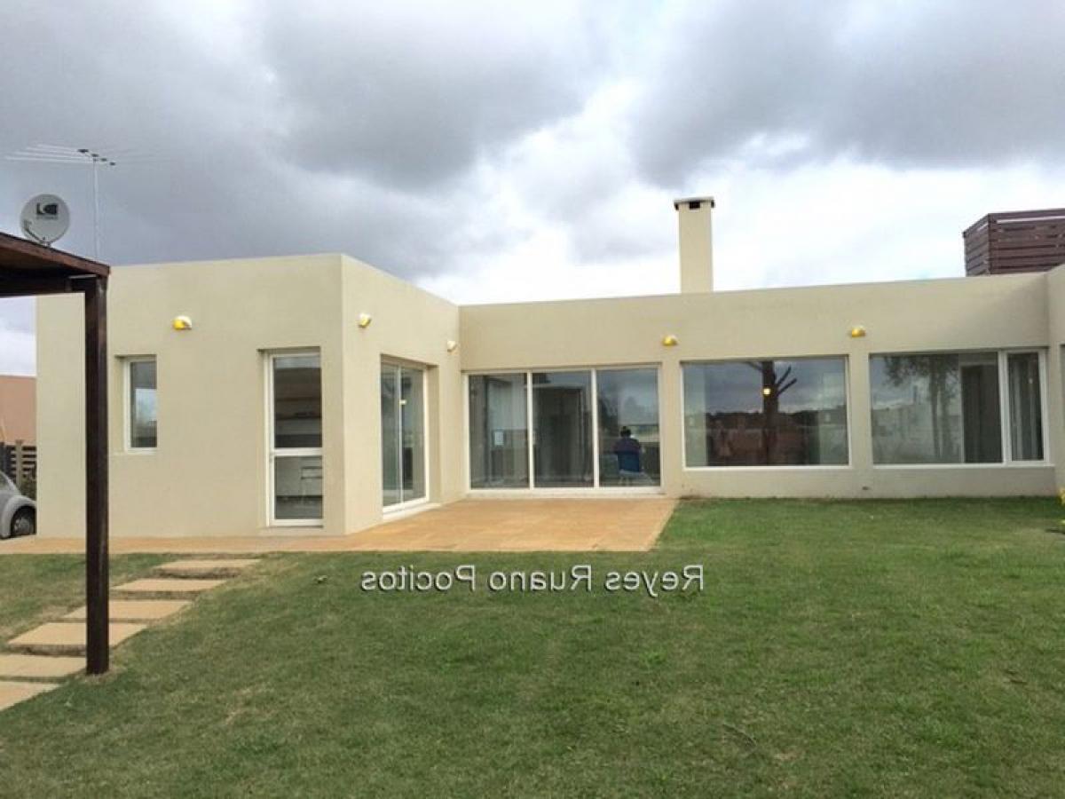 2 bedrooms House in Canelones, Uruguay No. 12875