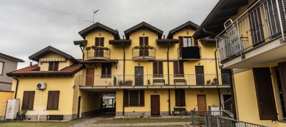 Apartamento de 2 habitaciónes en Arluno, Italy No. 161009 2