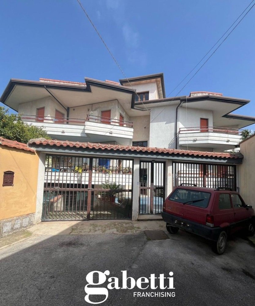 445m² Building in Pignataro Maggiore, Italy No. 56699