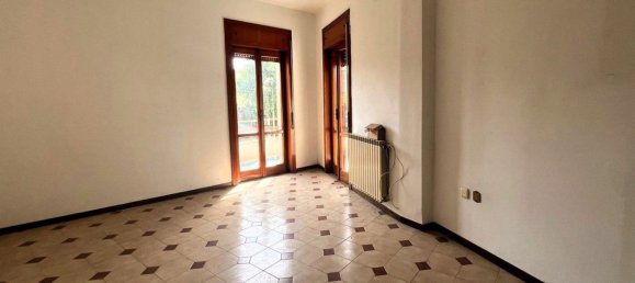 445m² Building in Pignataro Maggiore, Italy No. 56699 4