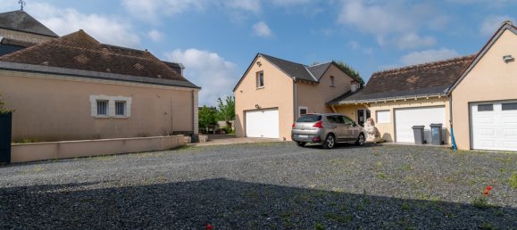 4 bedrooms House in La Riche, France No. 60975 3