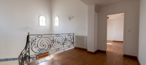 4 bedrooms House in La Riche, France No. 60975 6