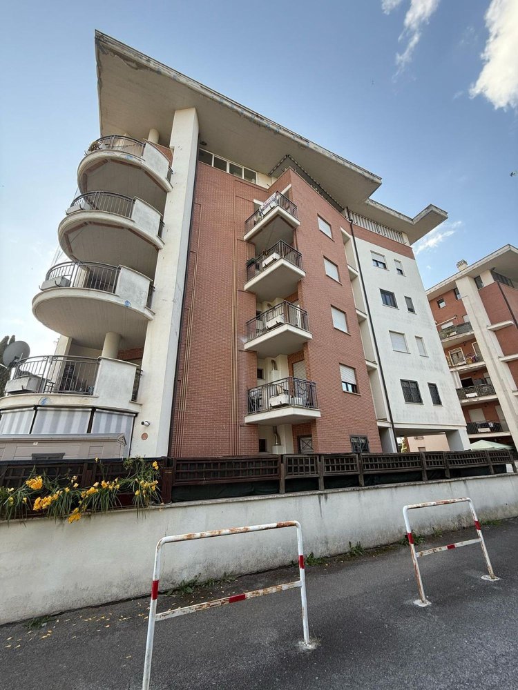 Apartamento de 2 divisões em Fiano Romano, Italy N.º 191077