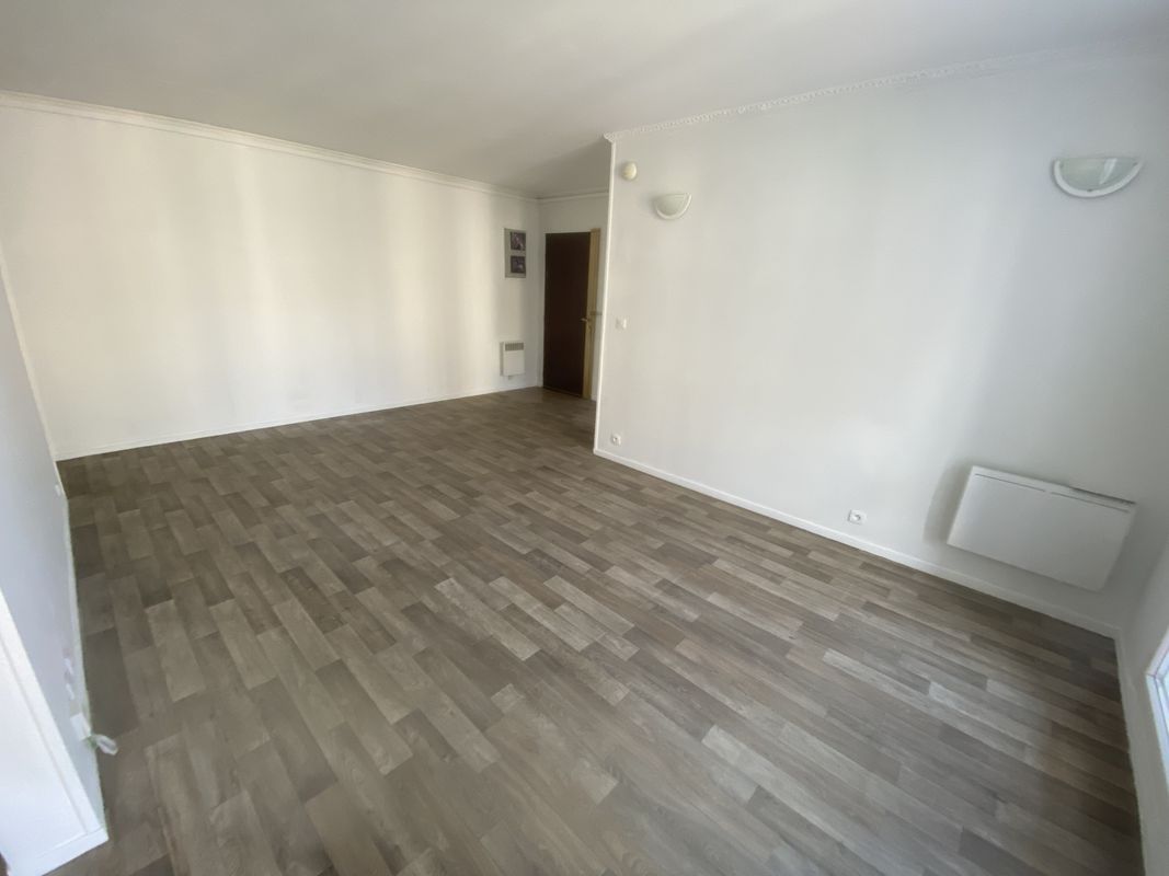 4 bedrooms Apartment in Noisy-le-Grand, France No. 169204