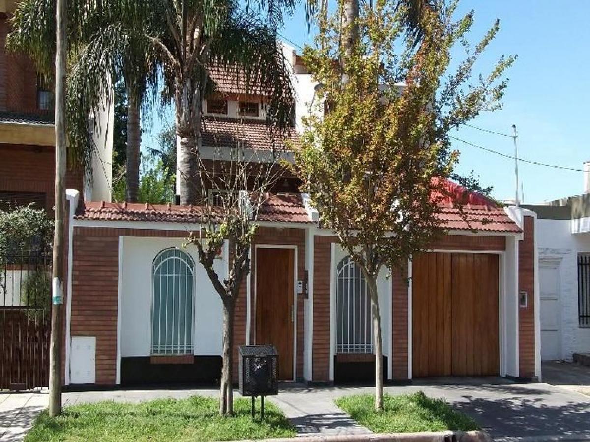 4 bedrooms House in Hurlingham, Argentina No. 95309