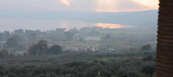 Apartamento de 2 dormitorios en Trevignano Romano, Italy No. 109005 11