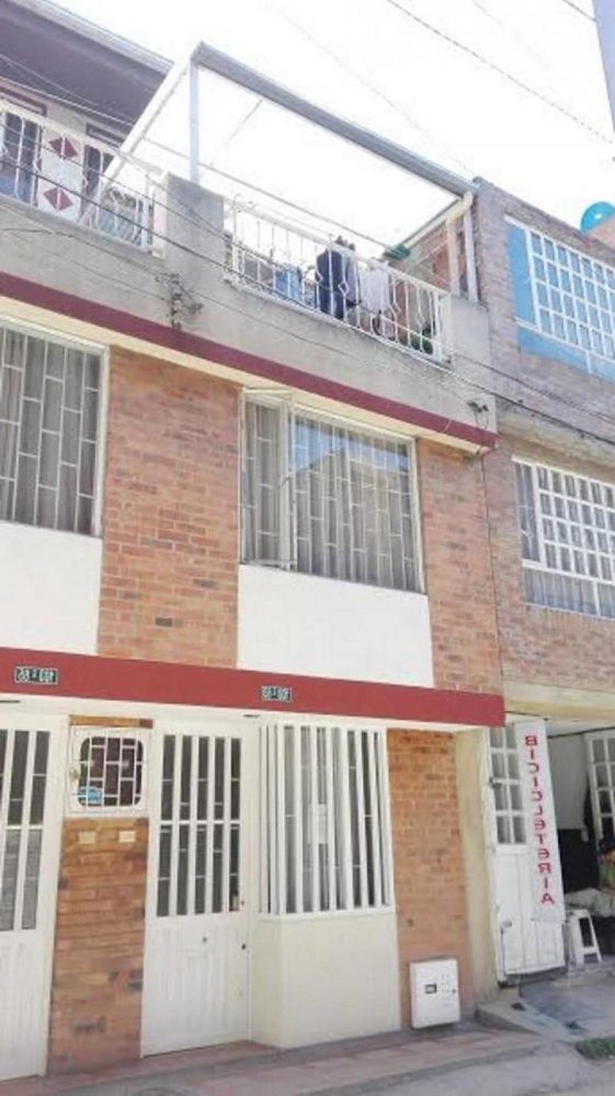 3 bedrooms House in Bogota, Colombia No. 14792