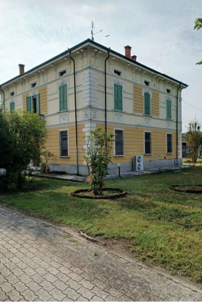 8 rooms Villa in Sabbioneta, Italy No. 132280