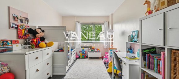 2 bedrooms Apartment in Paris, France No. 170616 11