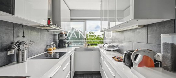 2 bedrooms Apartment in Paris, France No. 170616 9