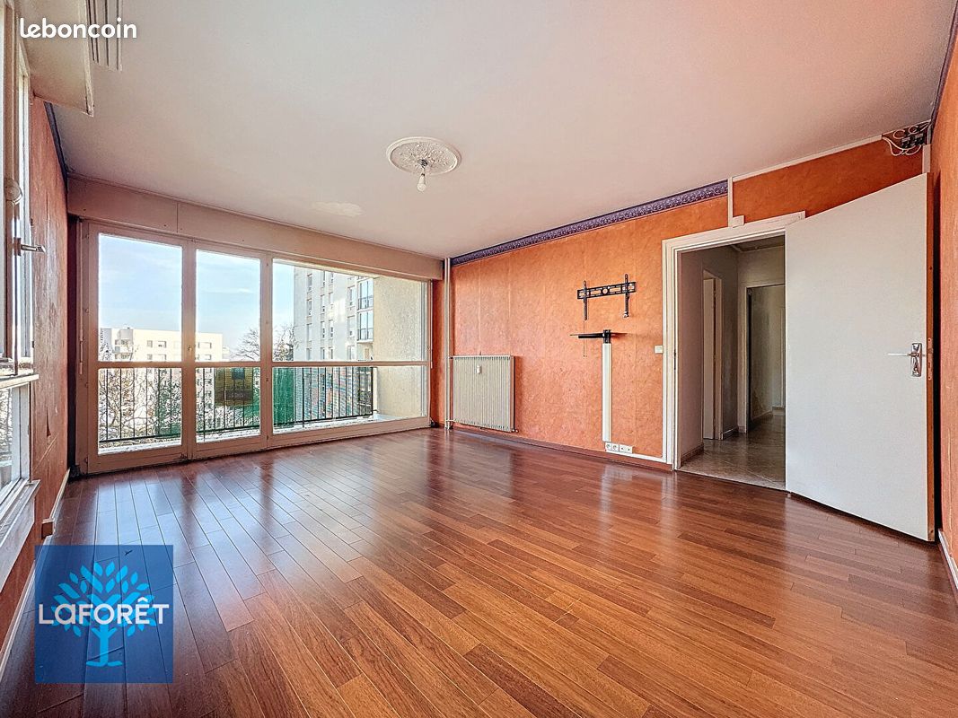 2 bedrooms Apartment in Evry, France No. 116003