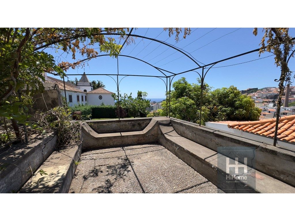 9 bedrooms Building in Funchal, Portugal No. 269532