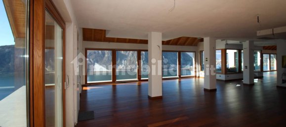 7 bedrooms Villa in Campione d'Italia, Italy No. 106288 17