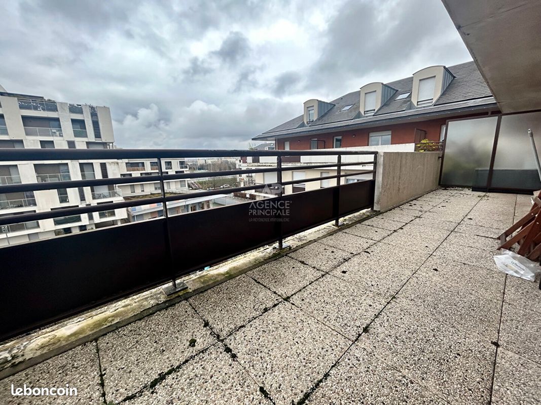 Studio in Carrieres-sous-Poissy, France No. 144776