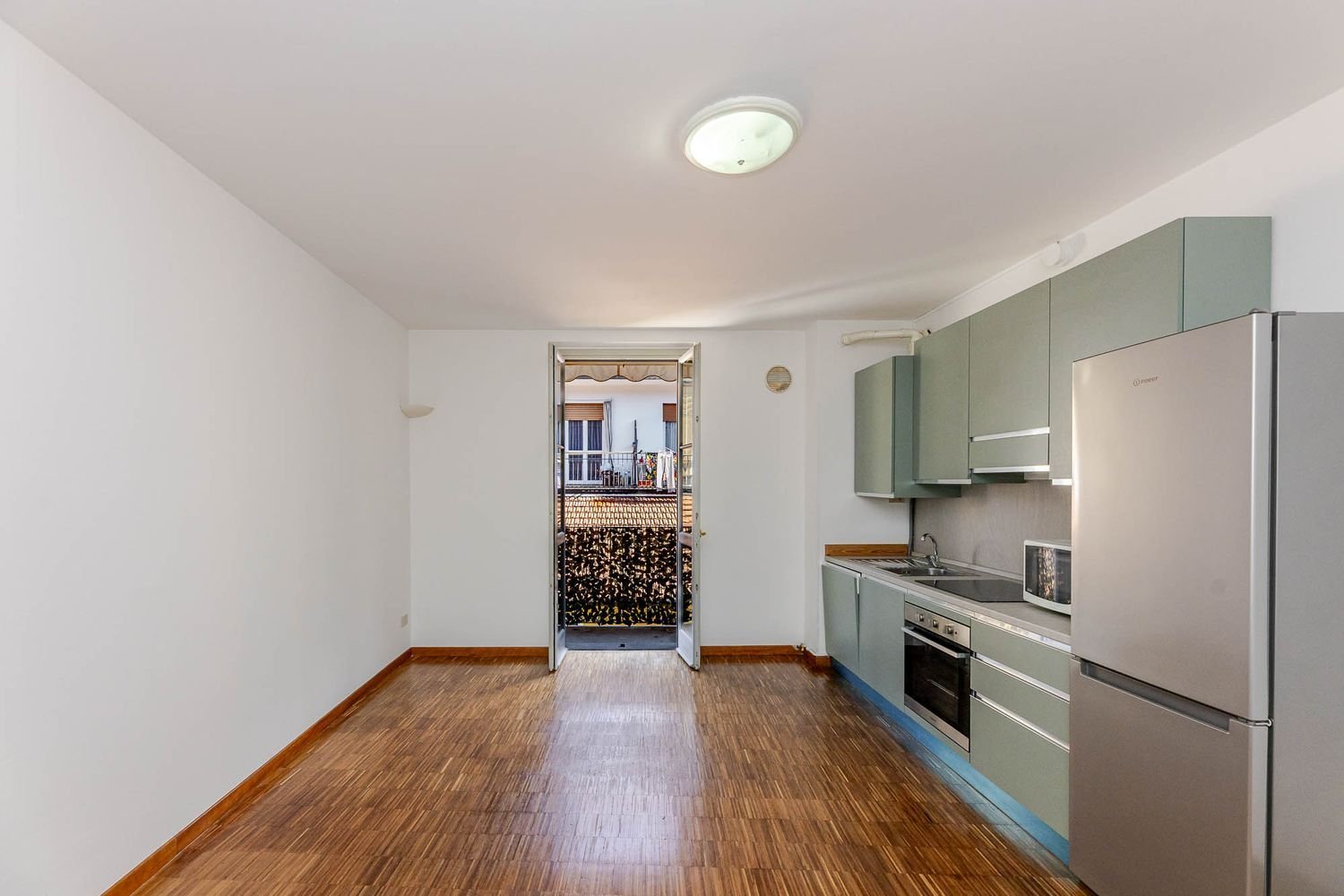 Квартира с 3 комнатами в Лавено-Момбелло, Италия № 129578