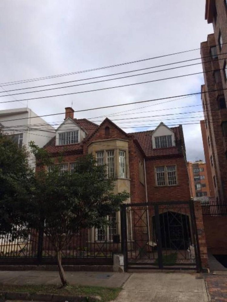 Casa de 6 dormitorios en Bogotá, Colombia No. 10880