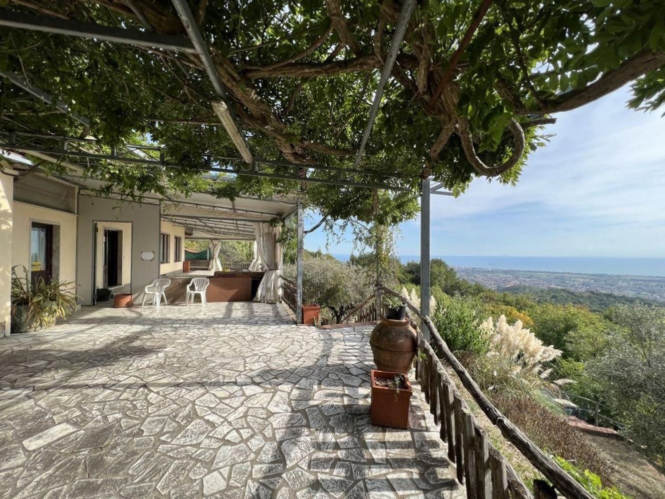 6 bedrooms House in Castelnuovo Magra, Italy No. 390712